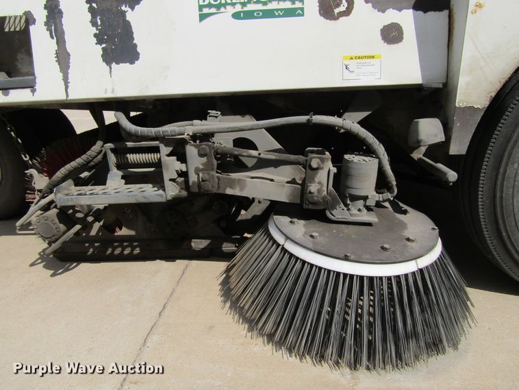 image for item FD9403 2000 Elgin Pelican Series P street sweeper
