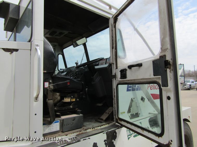 image for item FD9403 2000 Elgin Pelican Series P street sweeper