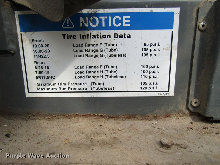 image for item FD9403 2000 Elgin Pelican Series P street sweeper