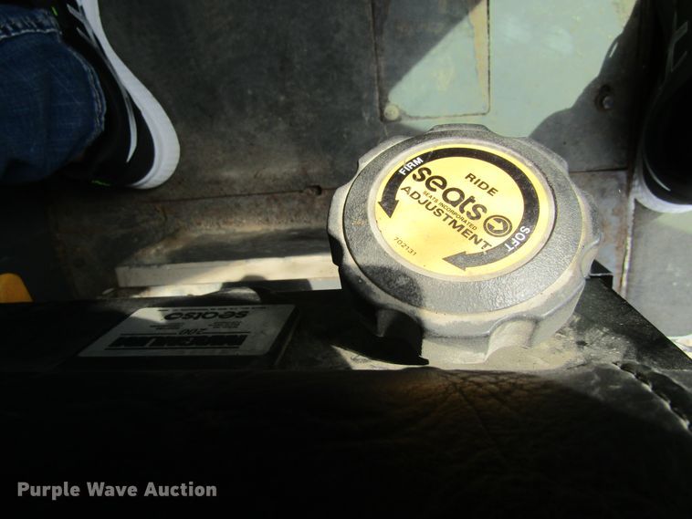 image for item FD9403 2000 Elgin Pelican Series P street sweeper