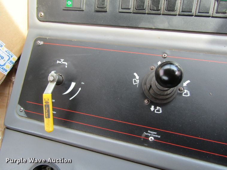 image for item FD9403 2000 Elgin Pelican Series P street sweeper