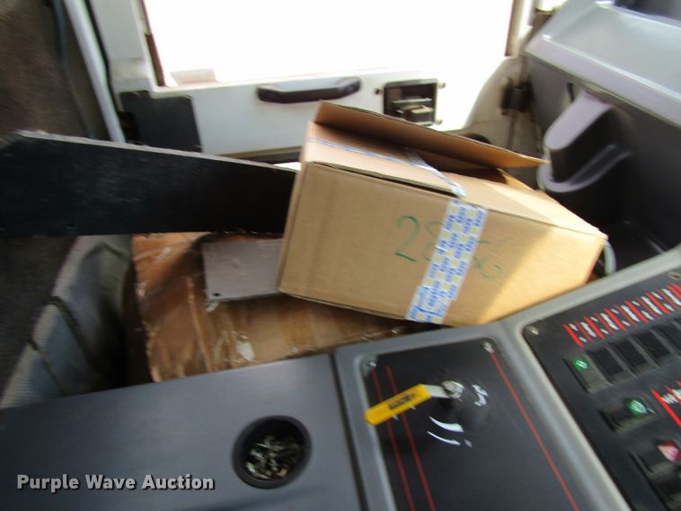 image for item FD9403 2000 Elgin Pelican Series P street sweeper