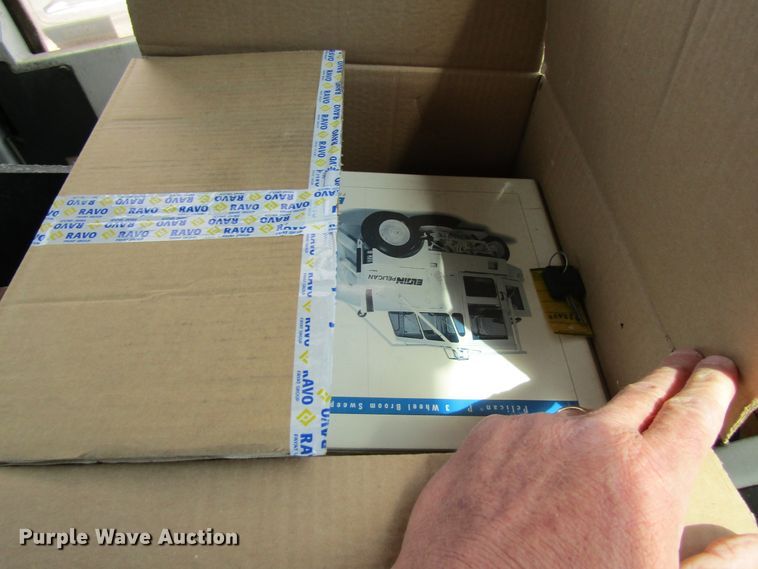 image for item FD9403 2000 Elgin Pelican Series P street sweeper