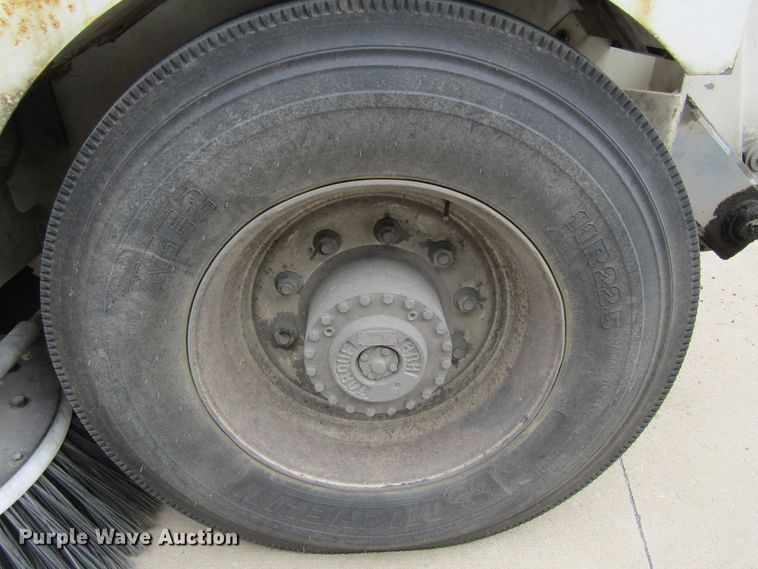 image for item FD9403 2000 Elgin Pelican Series P street sweeper