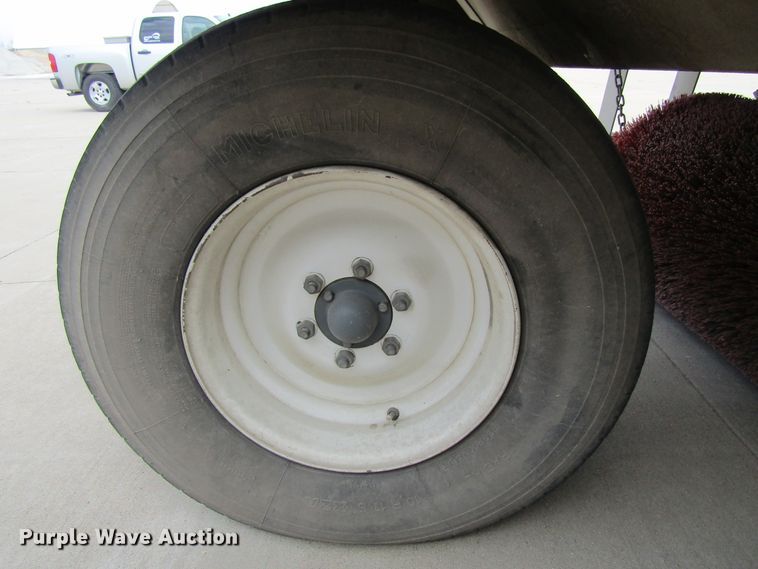 image for item FD9403 2000 Elgin Pelican Series P street sweeper