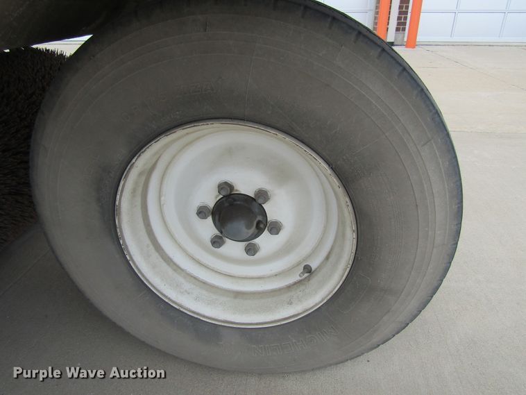 image for item FD9403 2000 Elgin Pelican Series P street sweeper