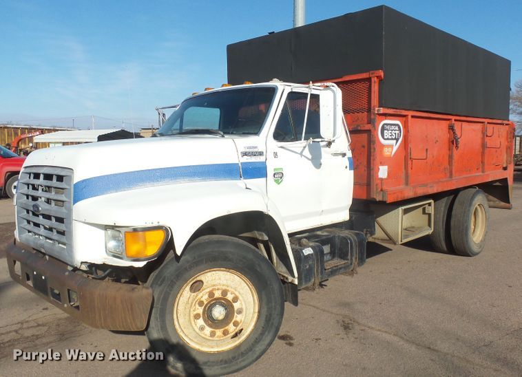 image for item FR9521 1998 Ford F700 chipper bed truck