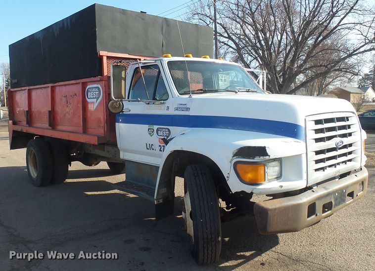 image for item FR9521 1998 Ford F700 chipper bed truck