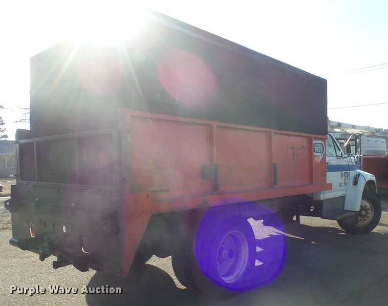 image for item FR9521 1998 Ford F700 chipper bed truck