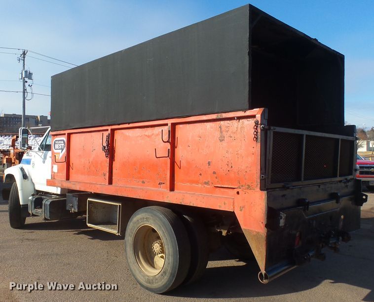 image for item FR9521 1998 Ford F700 chipper bed truck
