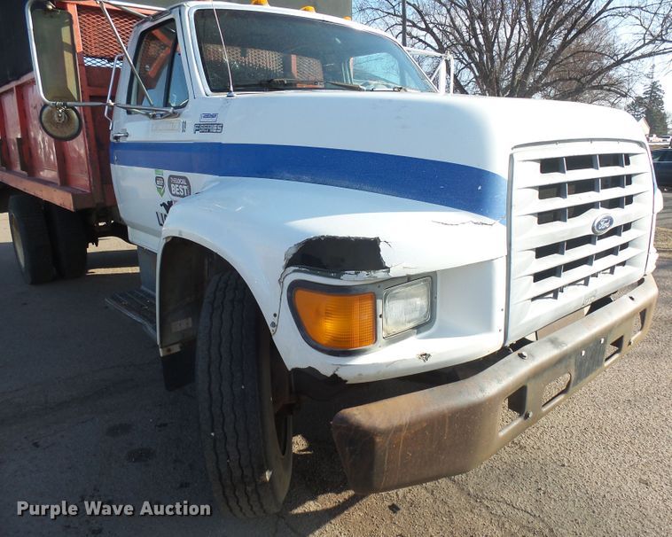 image for item FR9521 1998 Ford F700 chipper bed truck