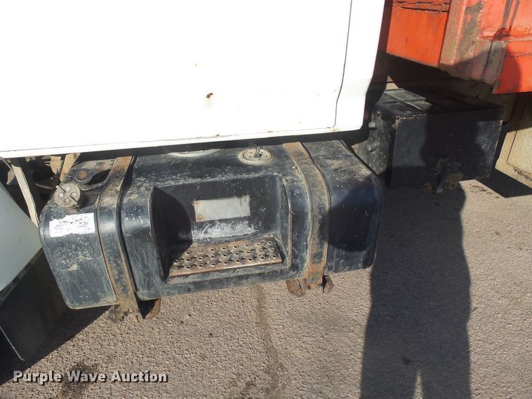 image for item FR9521 1998 Ford F700 chipper bed truck