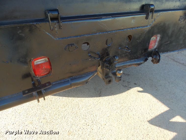 image for item FR9521 1998 Ford F700 chipper bed truck