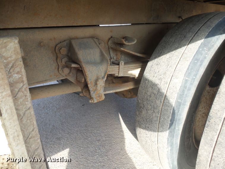 image for item FR9521 1998 Ford F700 chipper bed truck