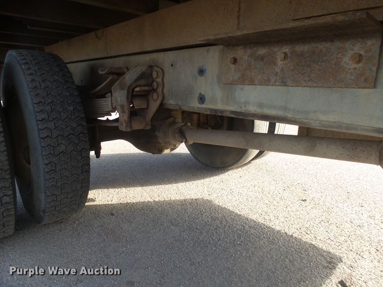 image for item FR9521 1998 Ford F700 chipper bed truck