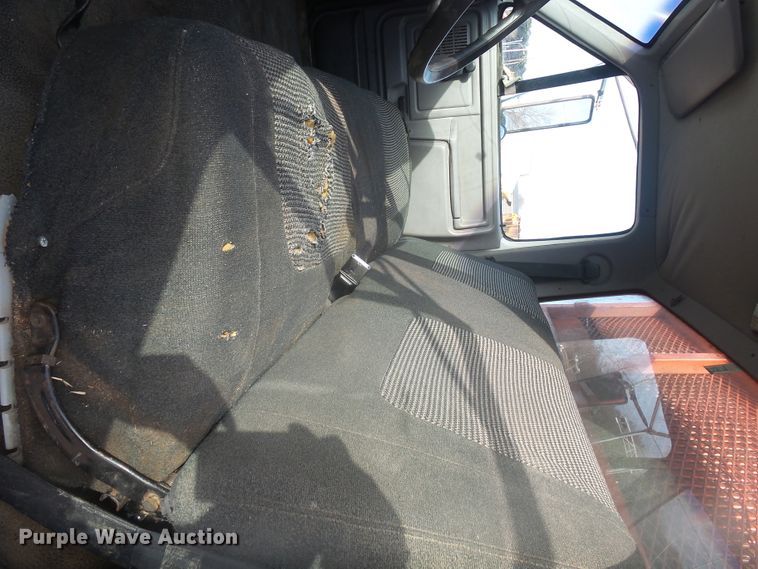 image for item FR9521 1998 Ford F700 chipper bed truck