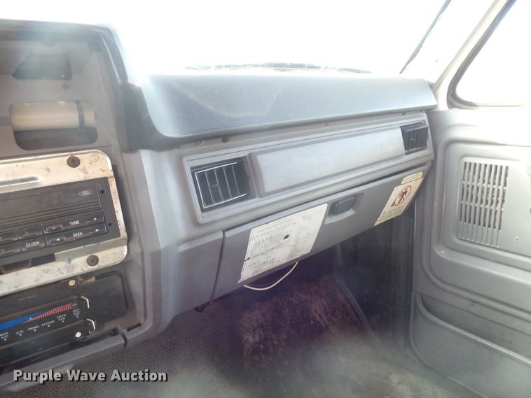 image for item FR9521 1998 Ford F700 chipper bed truck