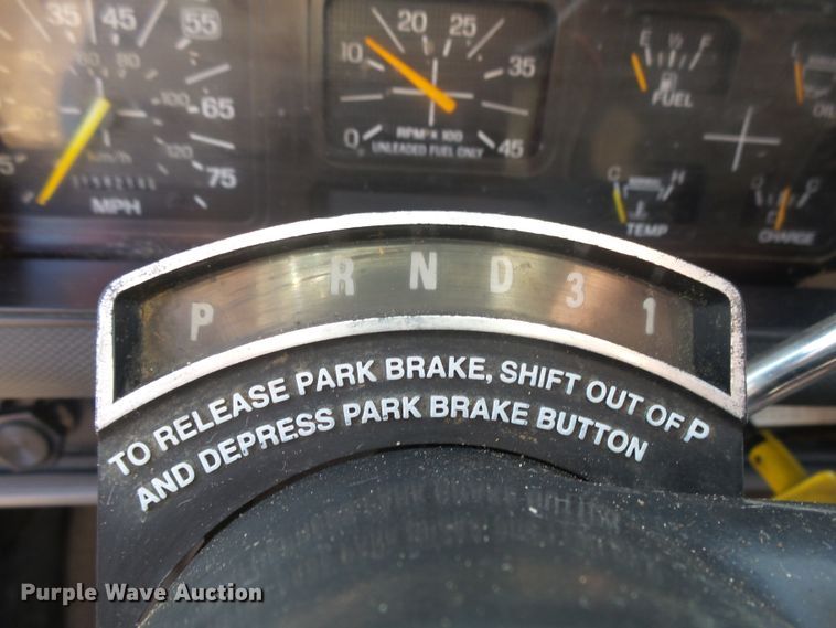 image for item FR9521 1998 Ford F700 chipper bed truck