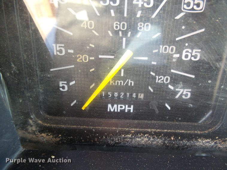 image for item FR9521 1998 Ford F700 chipper bed truck