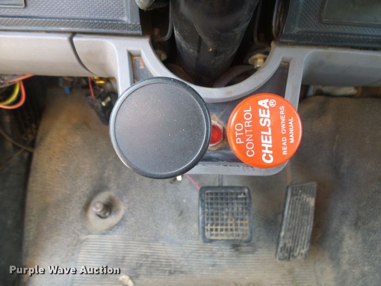 image for item FR9521 1998 Ford F700 chipper bed truck