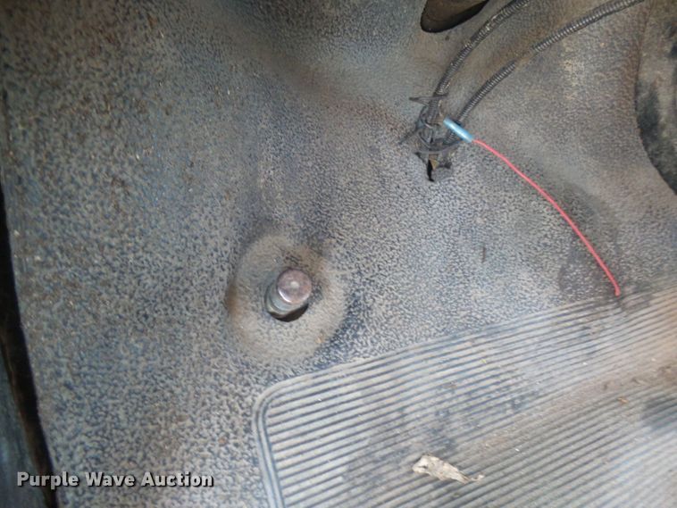 image for item FR9521 1998 Ford F700 chipper bed truck