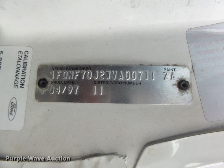 image for item FR9521 1998 Ford F700 chipper bed truck