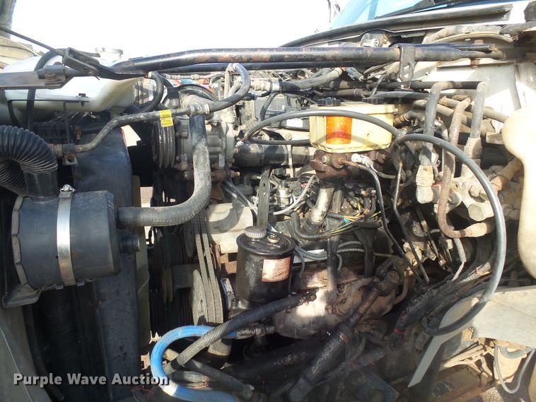 image for item FR9521 1998 Ford F700 chipper bed truck