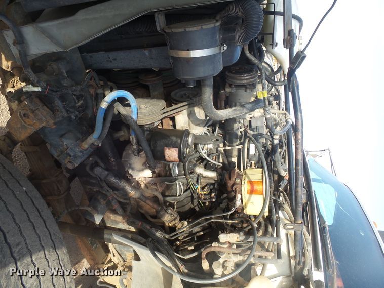 image for item FR9521 1998 Ford F700 chipper bed truck