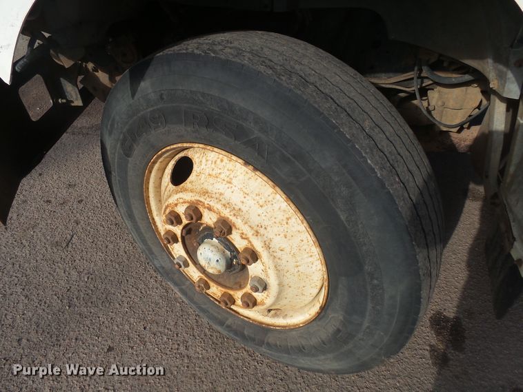 image for item FR9521 1998 Ford F700 chipper bed truck