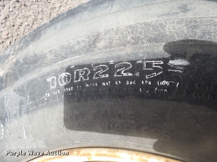 image for item FR9521 1998 Ford F700 chipper bed truck