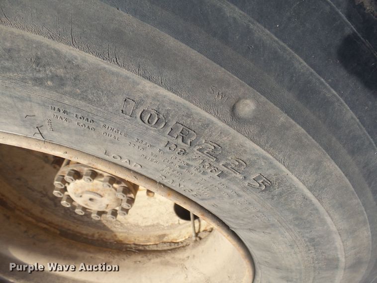 image for item FR9521 1998 Ford F700 chipper bed truck