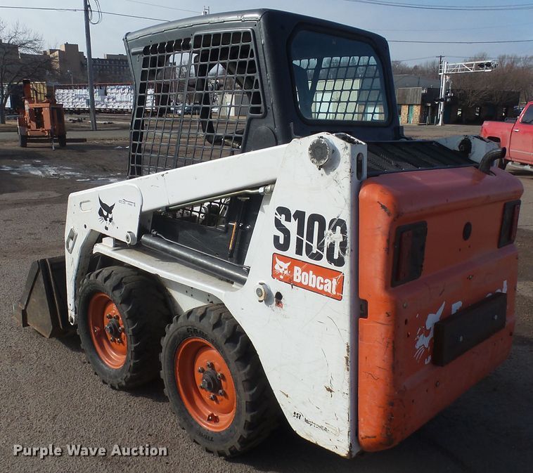 image for item FR9522 2007 Bobcat S100  skid steer loader