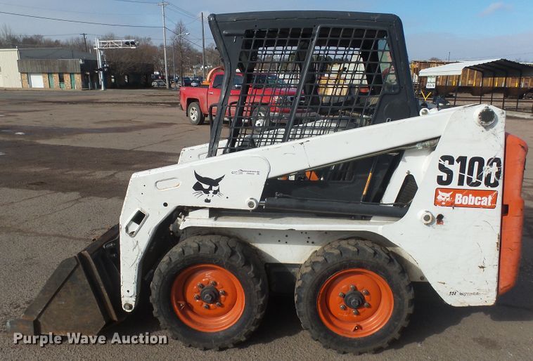 image for item FR9522 2007 Bobcat S100  skid steer loader