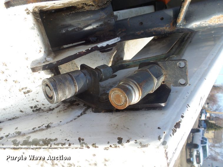 image for item FR9522 2007 Bobcat S100  skid steer loader