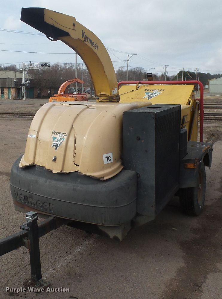 image for item FR9525 Vermeer BC1400 wood chipper