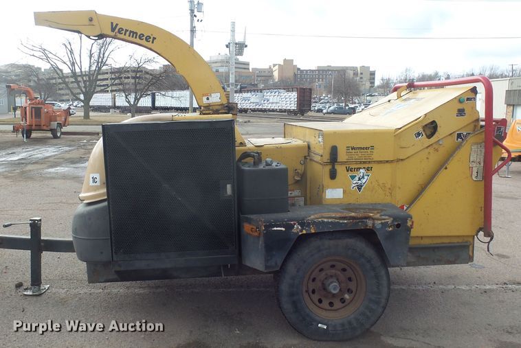 image for item FR9525 Vermeer BC1400 wood chipper