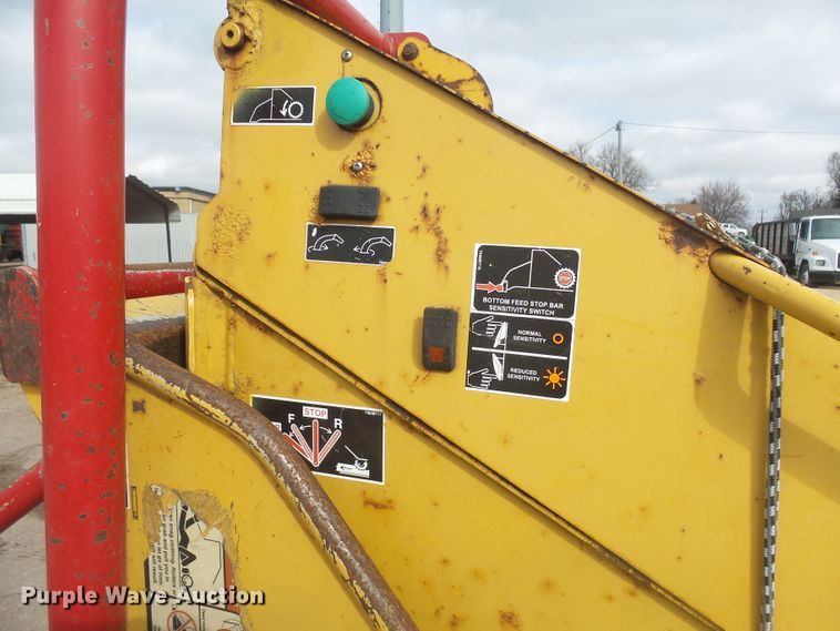 image for item FR9525 Vermeer BC1400 wood chipper