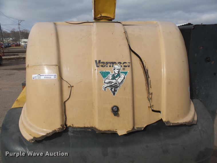 image for item FR9525 Vermeer BC1400 wood chipper