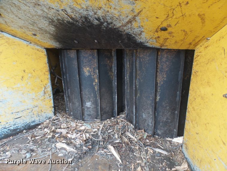 image for item FR9525 Vermeer BC1400 wood chipper