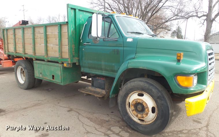 image for item FR9561 1998 Ford F800 dump truck