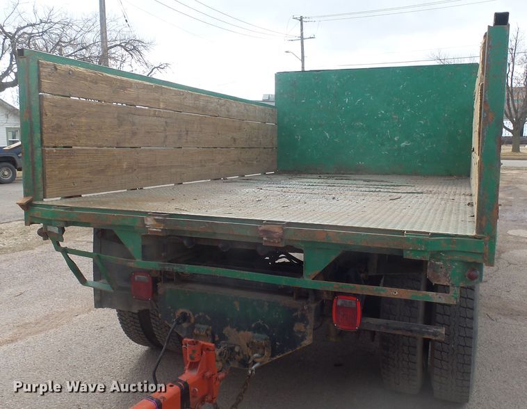 image for item FR9561 1998 Ford F800 dump truck