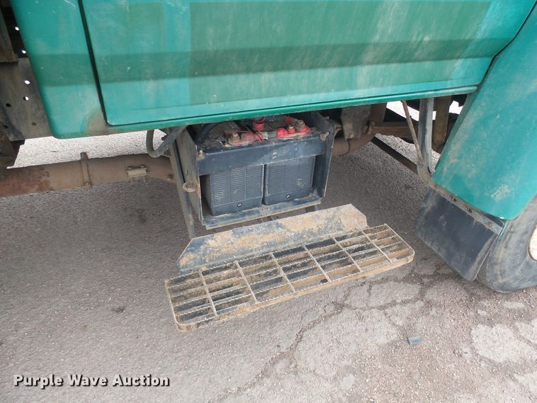 image for item FR9561 1998 Ford F800 dump truck