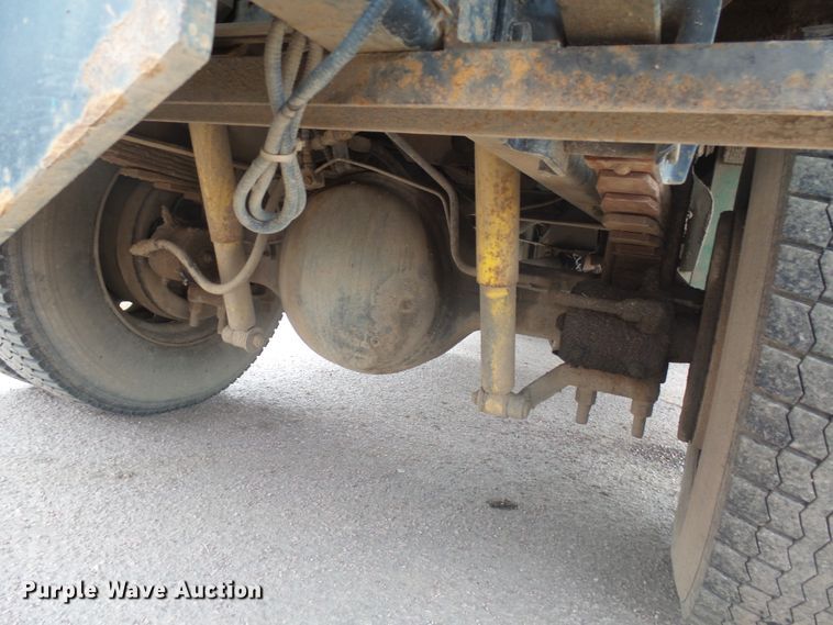 image for item FR9561 1998 Ford F800 dump truck