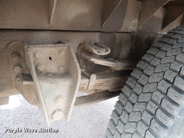 image for item FR9561 1998 Ford F800 dump truck