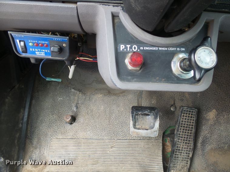 image for item FR9561 1998 Ford F800 dump truck