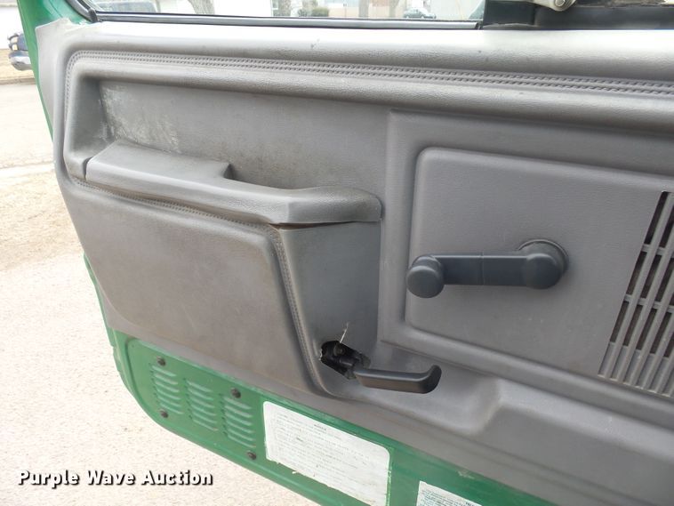 image for item FR9561 1998 Ford F800 dump truck