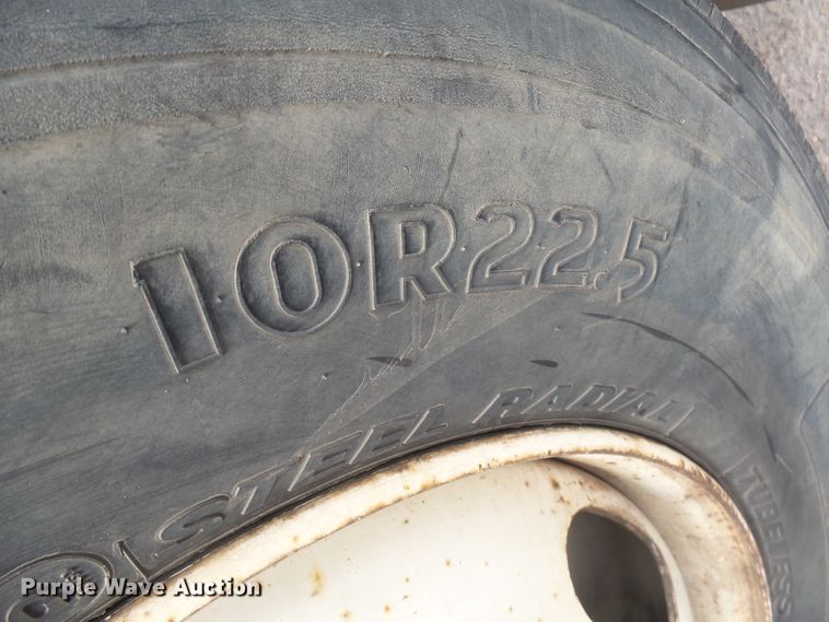 image for item FR9561 1998 Ford F800 dump truck