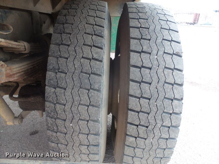 image for item FR9561 1998 Ford F800 dump truck