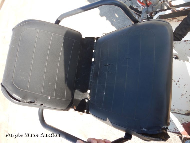 image for item FX9017 1993 International 4800 digger derrick truck