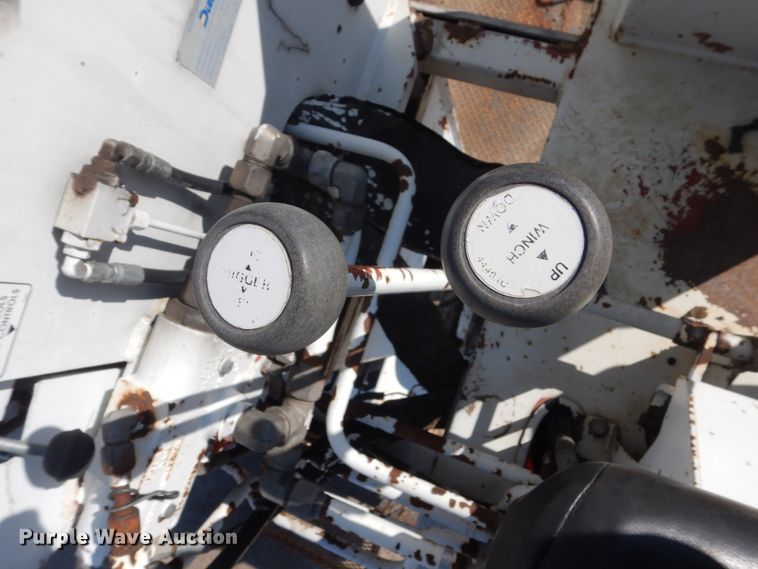 image for item FX9017 1993 International 4800 digger derrick truck